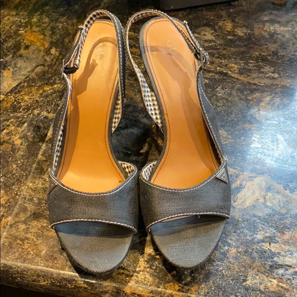 Guess wedges size 8